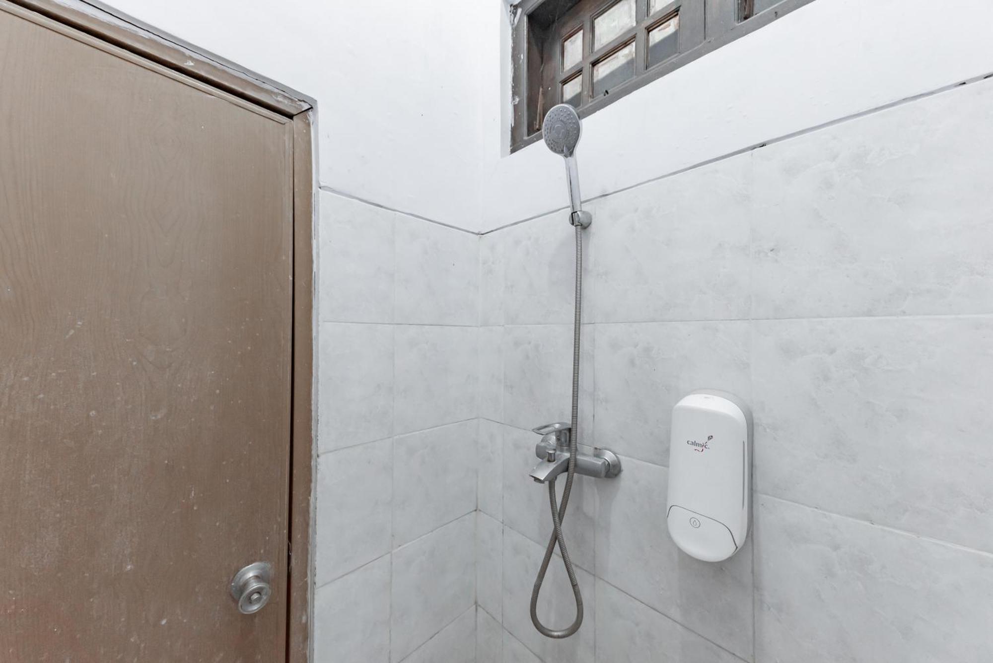 Reddoorz At Ciliwung Guest House Syariah Malang Exterior photo
